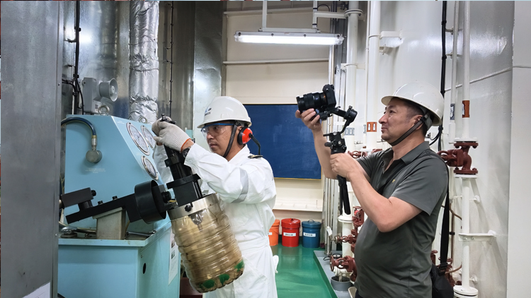 国航远洋企业宣传片摄制组迎难而上，台风与坠海险境中完成极限拍摄